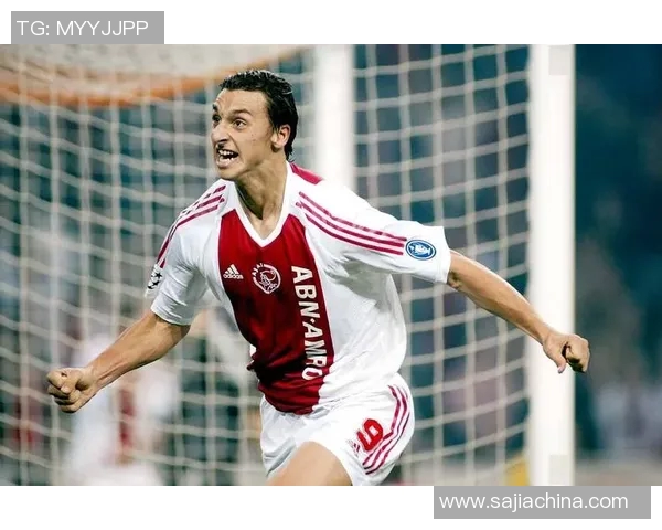 伊布在对阵阿贾克斯时上演经典蝎子摆尾绝技引发球迷热议