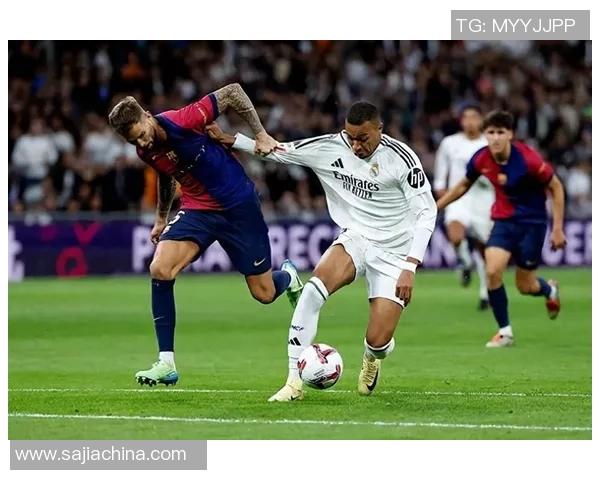 姆巴佩与亚马尔赛后热情拥抱,传递着真情意,球迷拍手称赞 姆巴佩与亚马尔赛后热情拥抱,传递着真情意,球迷拍手称赞